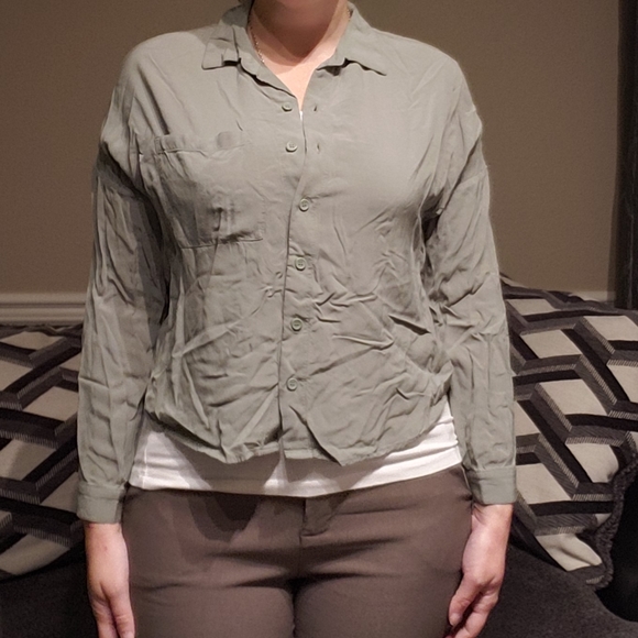 Split-back button down - Picture 4 of 5